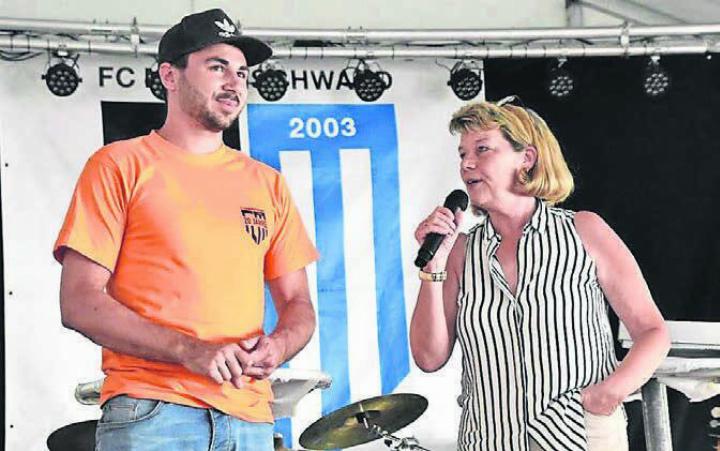 Präsidentin Brigitte Baur wurde für ihren unermüdlichen Einsatz geehrt und Damian Stöckli dafür, dass er seit der Gründung bis heute als Spieler mit dabei ist. Bilder: zg