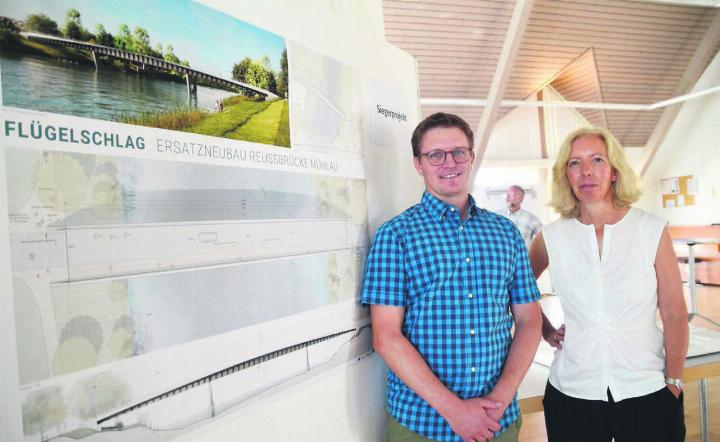 Stolz auf ihr Siegerprojekt «Flügelschlag»: Matthias Ludin, Projektleiter WaltGalmarini, und Monika Schenk, Landschaftsarchitektin Uniola. Bild: tst