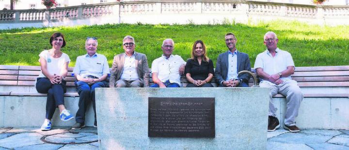 Geteilte Freude ist siebenfache Freude, von links: Margit Schneider (Pflegi), Paul Trost (Initiant), Martin Allemann, Benno Seiler, Monika Käch und Roger Seiler (alle Fondation Emmy Ineichen) und Franz Hold (Pflegi). Bild: Annemarie Keusch