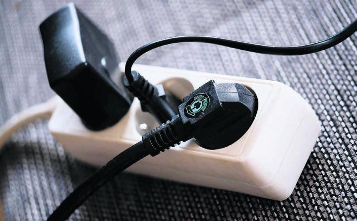 Büttikon ist mit seinen Strompreisen in den nationalen Fokus geraten. 212 Prozent beträgt der Anstieg. Da dürfte es sich lohnen, beim einen oder anderen Gerät den Stecker zu ziehen. Bild: pixabay