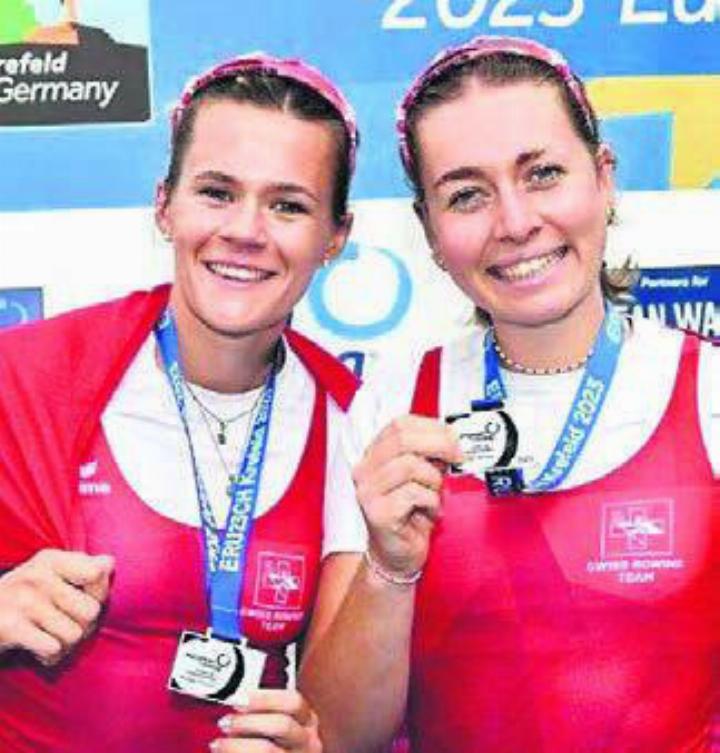 Olivia Roth und Thalia Ahumada freuen sich über Silber. Bild: zg