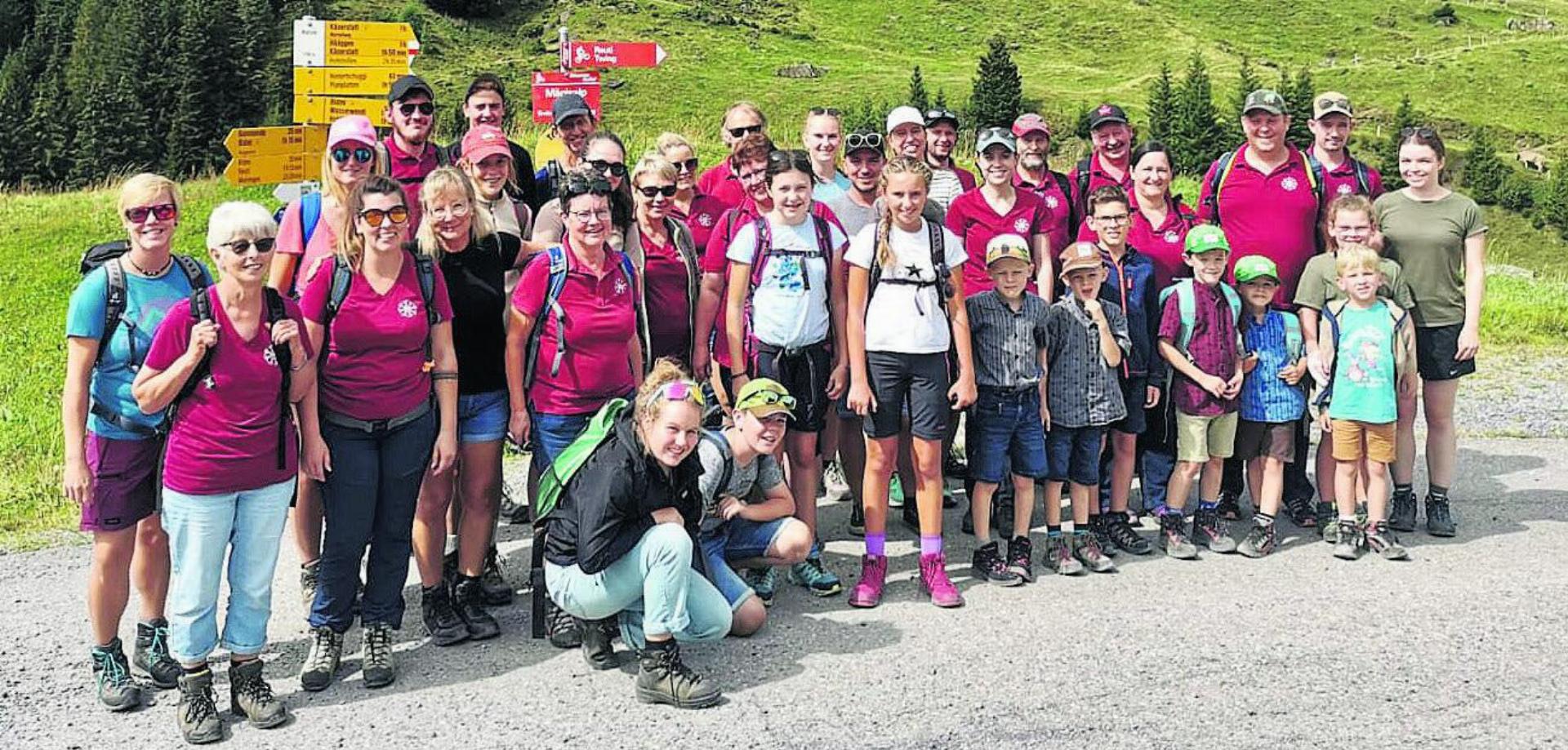 Die Trachtengruppe Mühlau reiste ins Berner Oberland. Foto: zVg