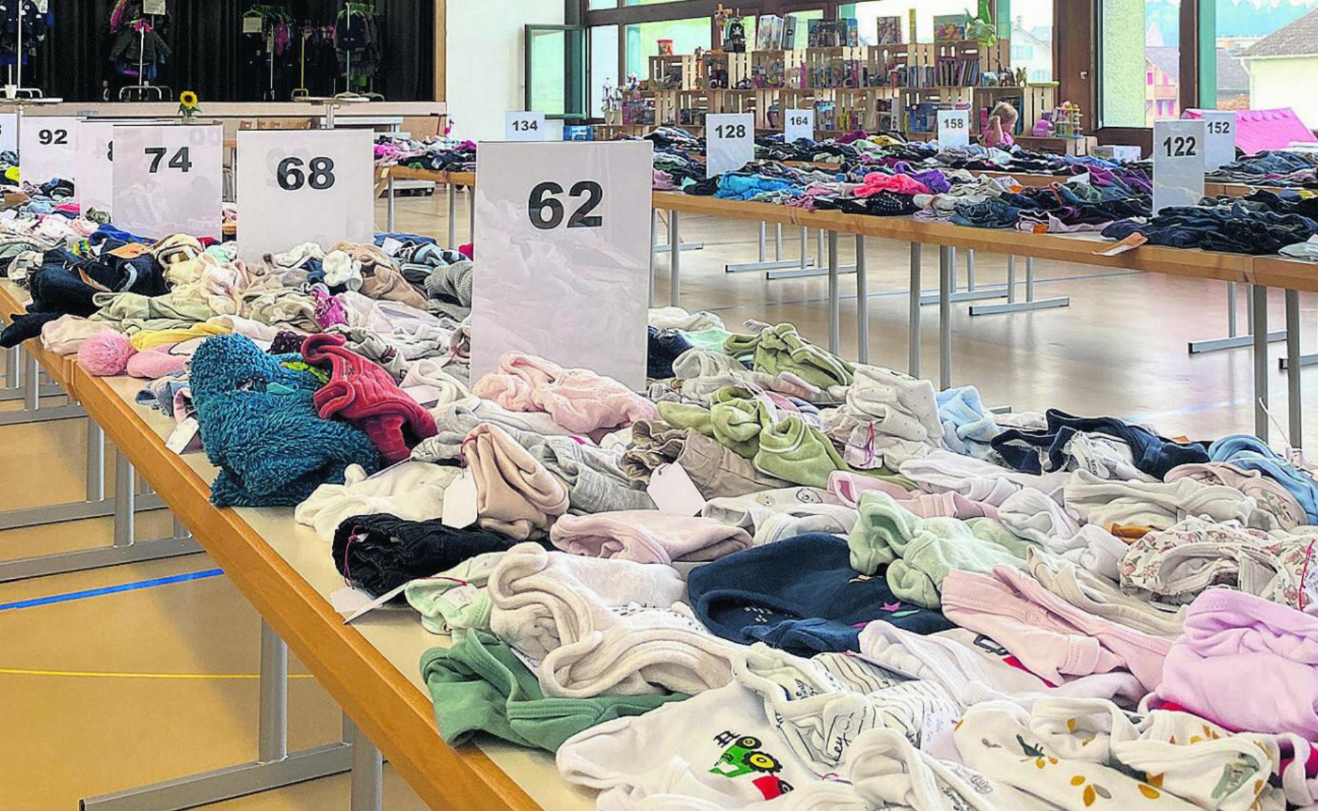 Eine breites Angebot von erschwinglicher Kleidung und Spielsachen. Foto: zVg