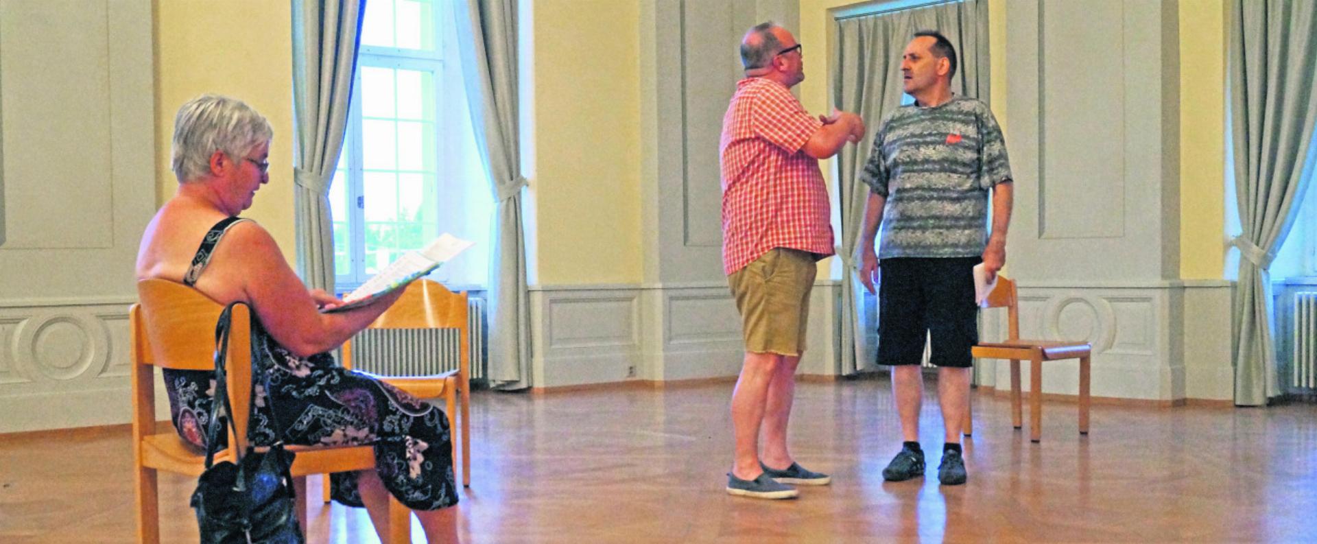 Die Proben für das Stück «Jubel, Trubel, Eitelkeit» sind in vollem Gange. Foto: zVg