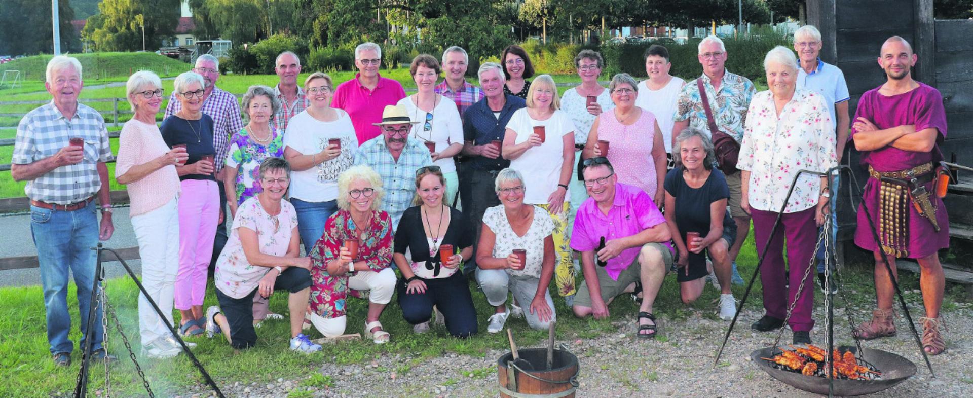 Selbst gekocht am Feuer – die Oberrüter Sänger genossen römisch. Foto: zVg