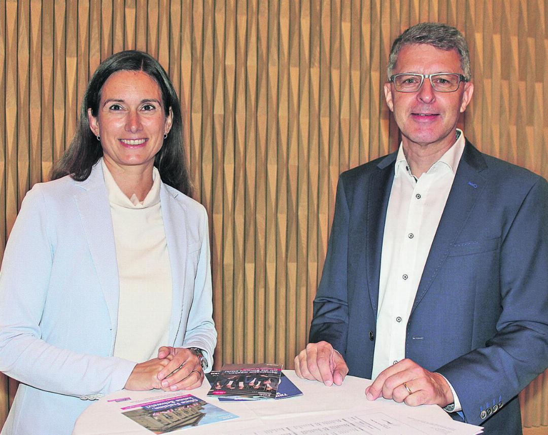 Die Nationalrätin Maya Riniker mit dem Präsident FDP Bezirk Muri, Tobias Knecht.