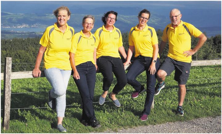 Das OK für den ersten Freiämter Wandertag: Helen Suter, Beinwil, Doris Imhof, Aristau, Sonja Strebel, Muri, Michèle Erne, Boswil, Jens Howoldt, Merenschwand (von links). Foto: zVg