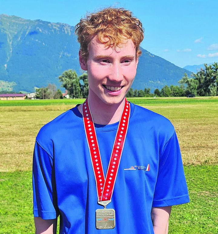 Alain Schad mit Medaille. Foto: zVg